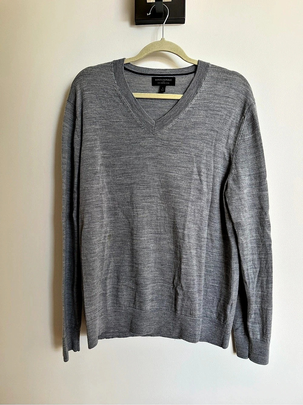 Banana Republic Merino Wool V-Neck Sweater Gray